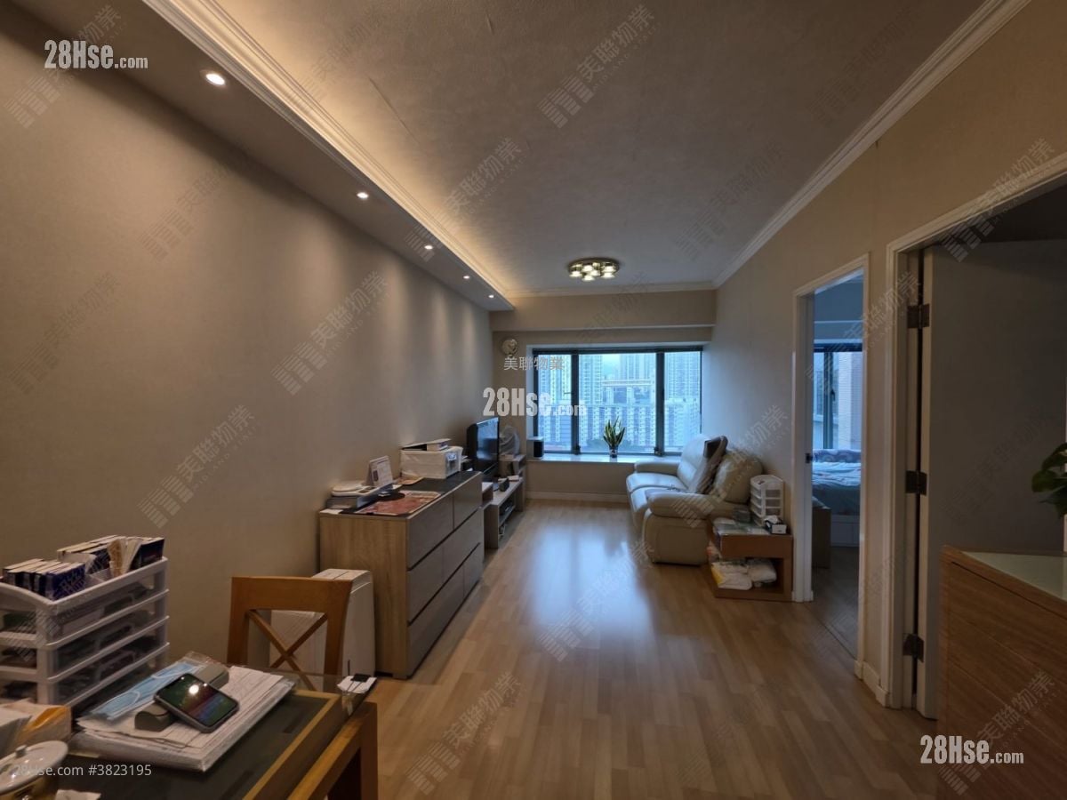 living room: Rambler Crest Sell 2 Bedrooms , 1 Bathroom 485 ft²