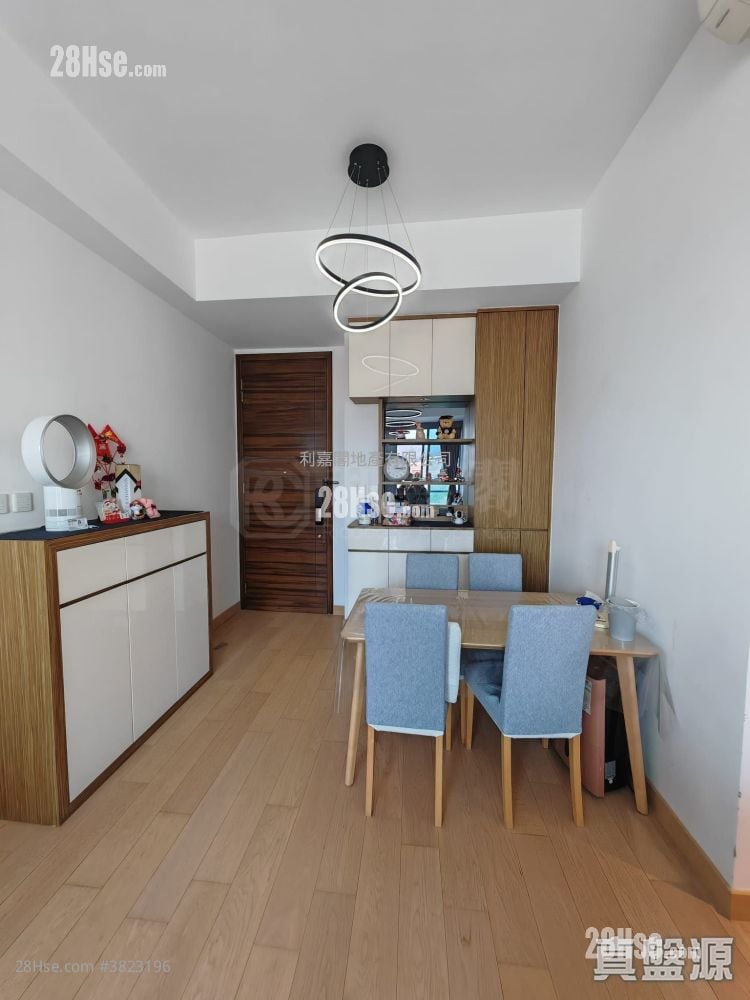 Savannah Sell 3 Bedrooms , 2 Bathrooms 697 ft²