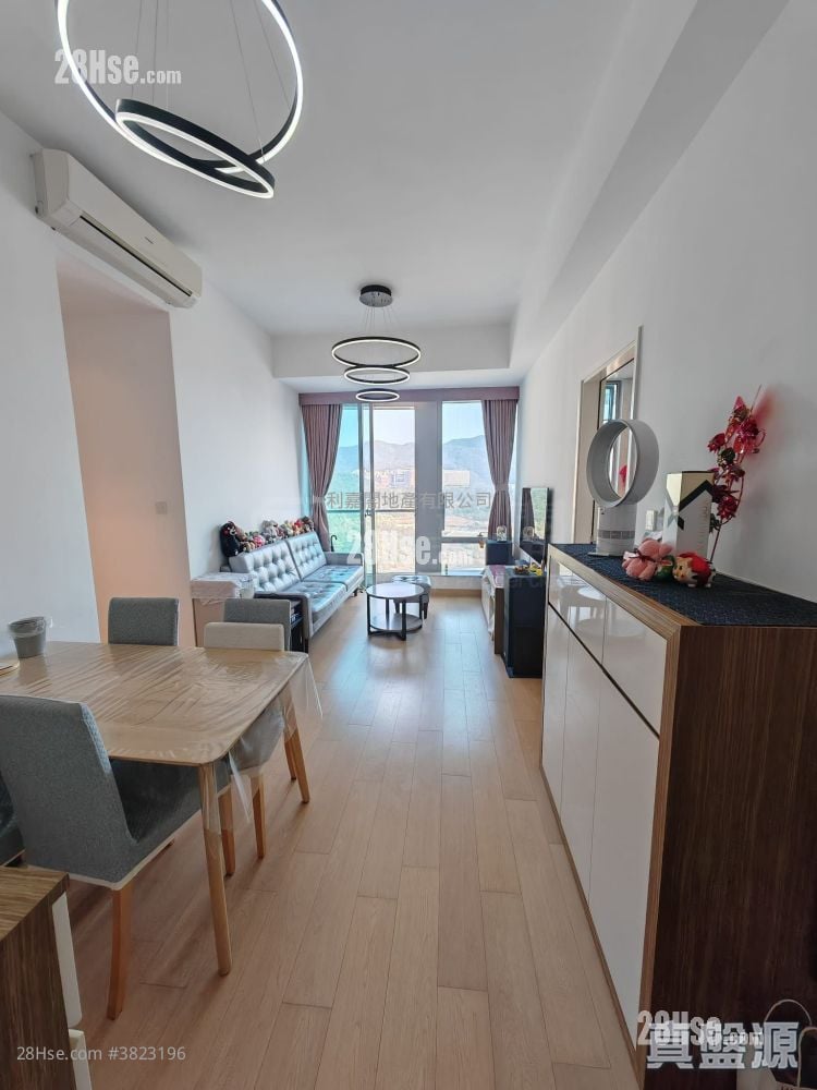 Savannah Sell 3 Bedrooms , 2 Bathrooms 697 ft²