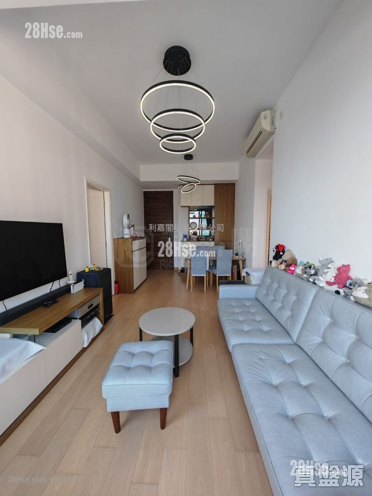 Savannah Sell 3 Bedrooms , 2 Bathrooms 697 ft²