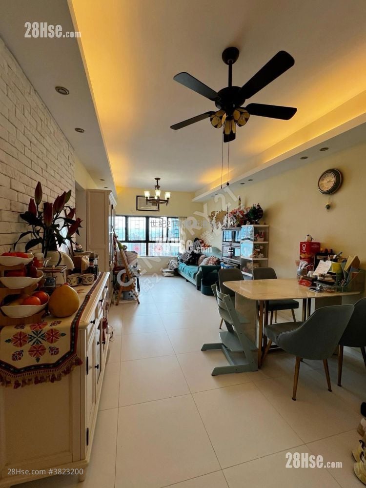 雅典居 售盘 4 房 , 2 浴室 875 平方尺