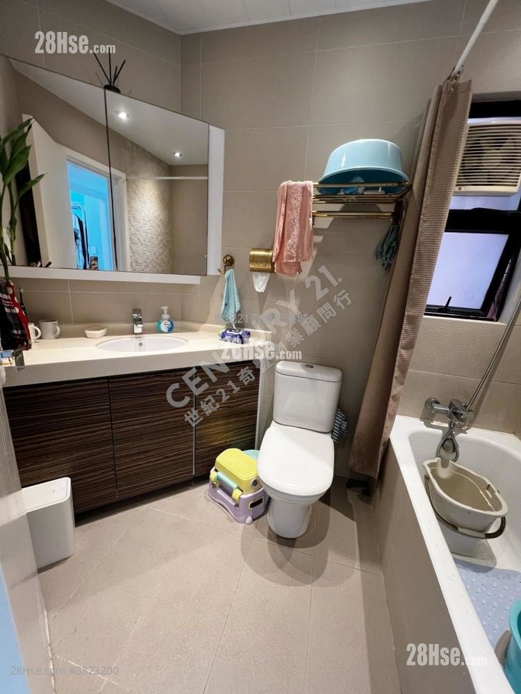 雅典居 售盘 4 房 , 2 浴室 875 平方尺