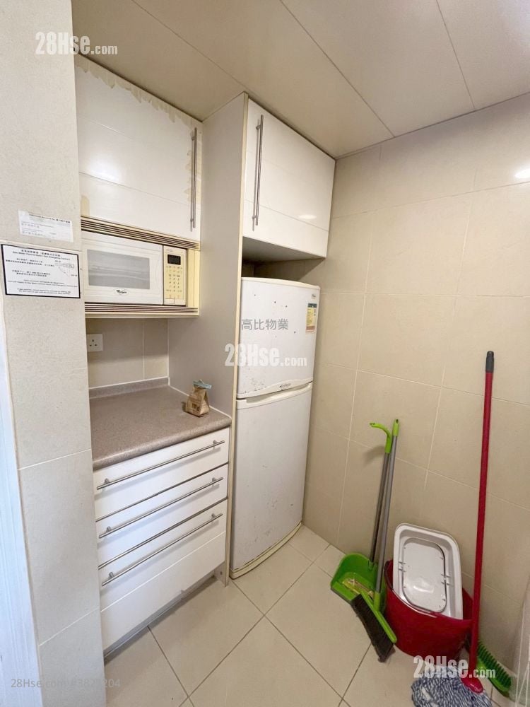 Queen's Terrace Rental 1 Bedroom , 1 Bathroom 322 ft²