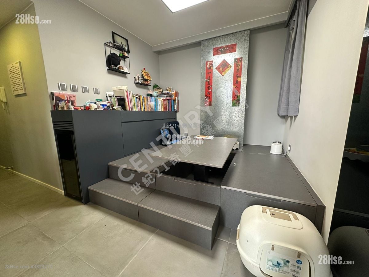 Yu Chui Court Sell 2 Bedrooms , 1 Bathroom 516 ft²