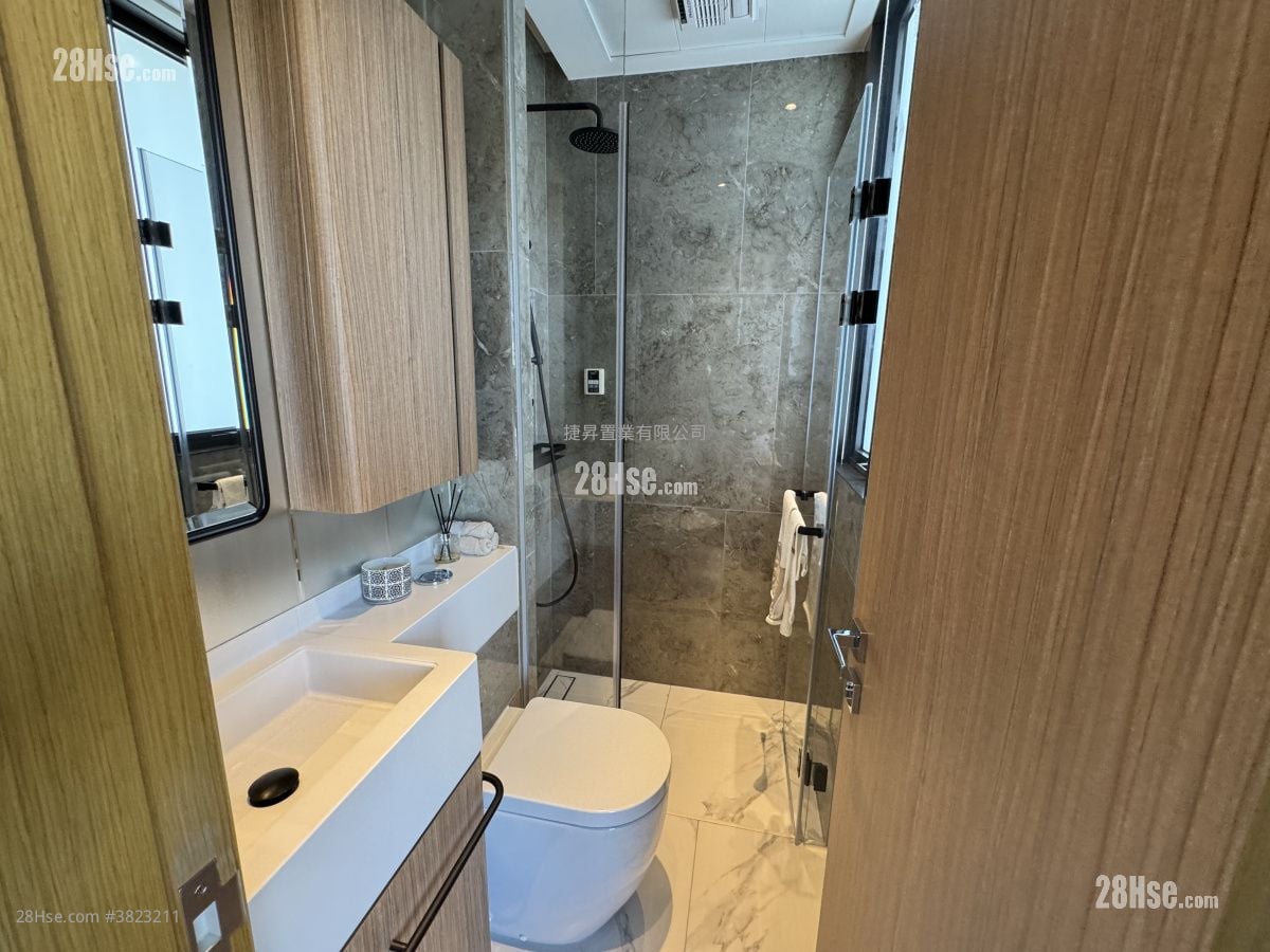 The Vantage Sell 2 Bedrooms , 2 Bathrooms 425 ft²