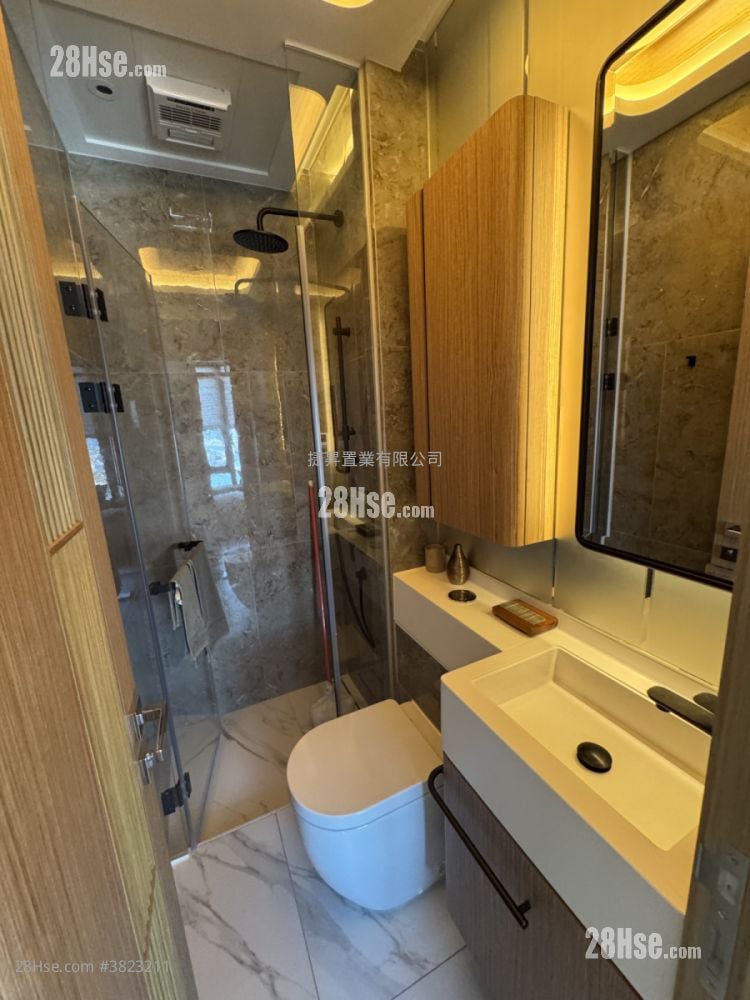 The Vantage Sell 2 Bedrooms , 2 Bathrooms 425 ft²