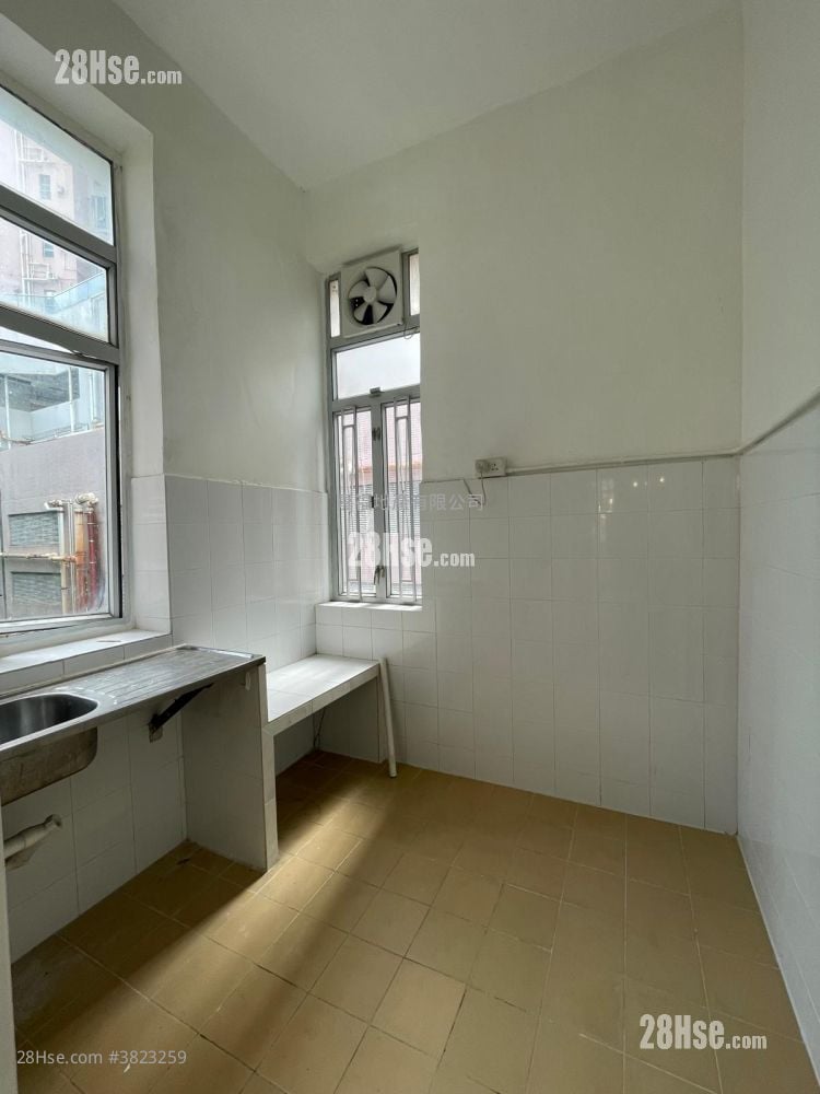 唐樓 租盤 1 房 , 1 浴室 811 平方呎