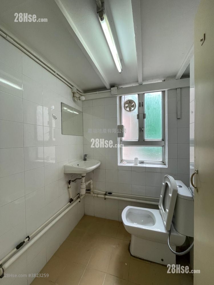 唐樓 租盤 1 房 , 1 浴室 811 平方呎