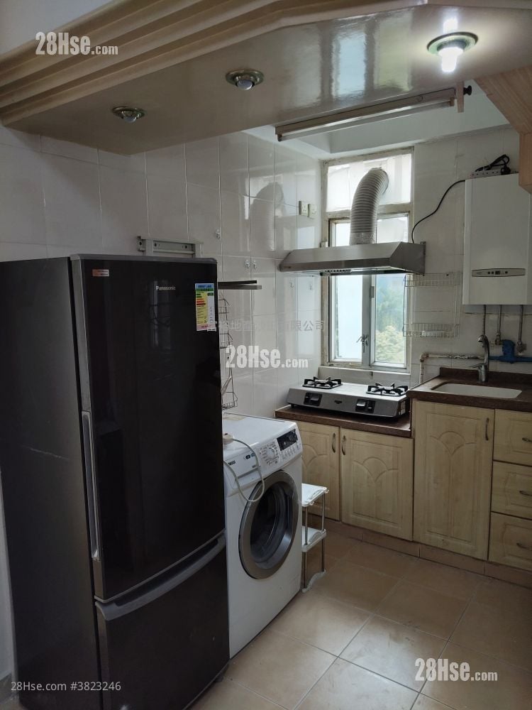 Golden Lion Garden Rental 2 Bedrooms , 1 Bathroom 266 ft²