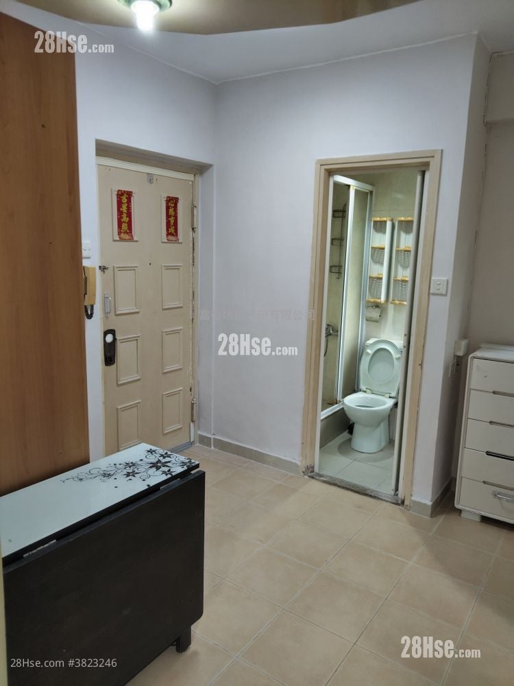 Golden Lion Garden Rental 2 Bedrooms , 1 Bathroom 266 ft²