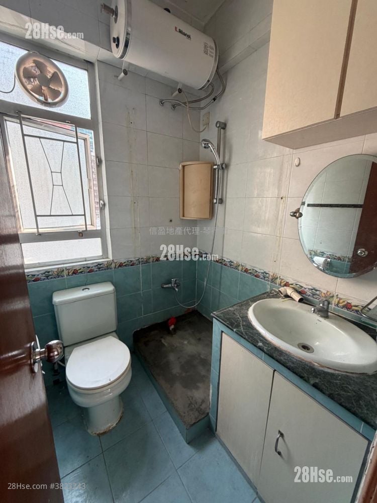 Ngan Fai  Building Rental 3 Bedrooms , 1 Bathroom 361 ft²