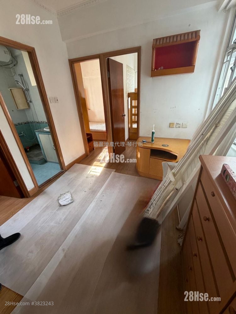 Ngan Fai  Building Rental 3 Bedrooms , 1 Bathroom 361 ft²