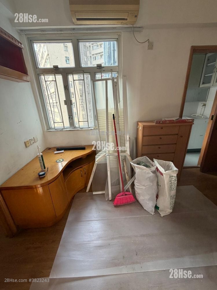 Ngan Fai  Building Rental 3 Bedrooms , 1 Bathroom 361 ft²