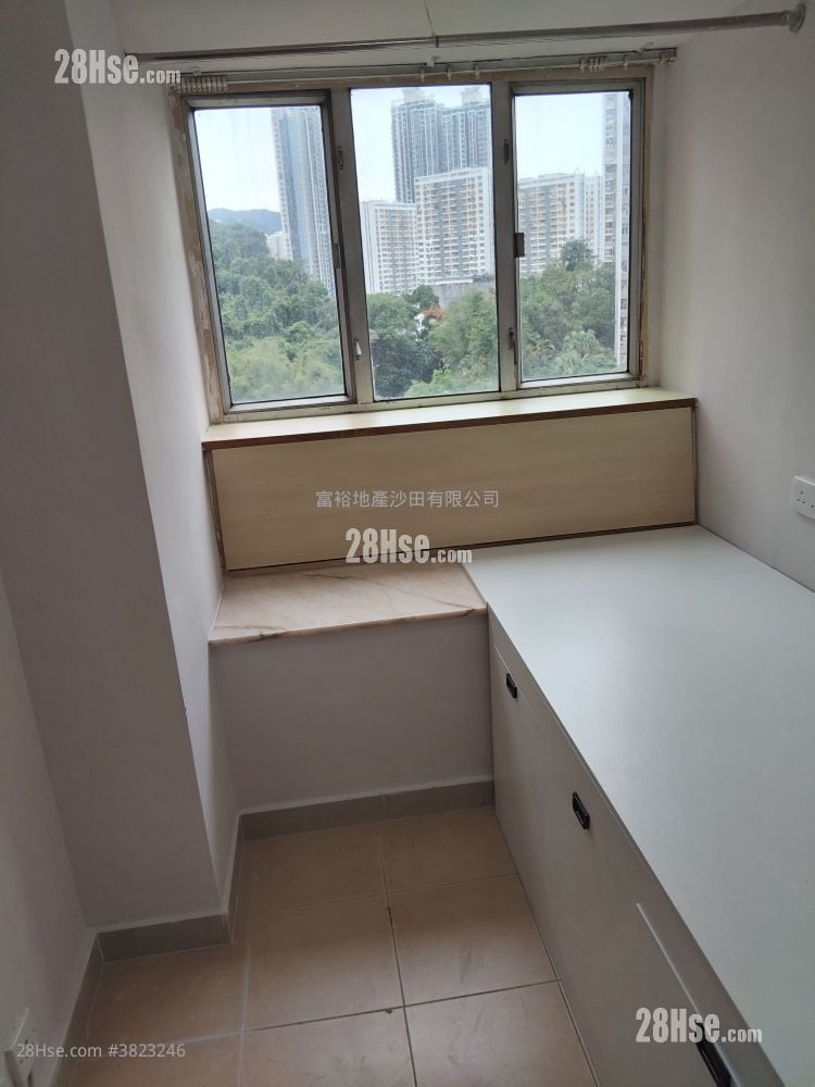 Golden Lion Garden Rental 2 Bedrooms , 1 Bathroom 266 ft²