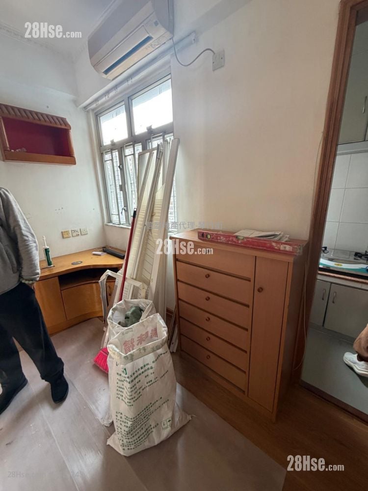 Ngan Fai  Building Rental 3 Bedrooms , 1 Bathroom 361 ft²