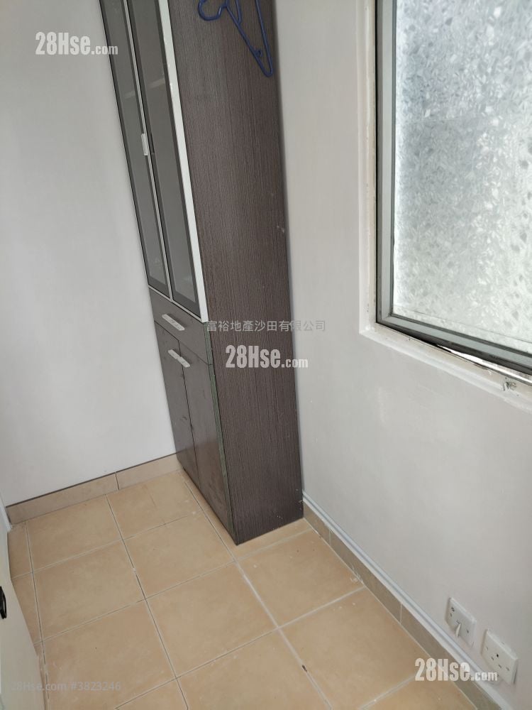 Golden Lion Garden Rental 2 Bedrooms , 1 Bathroom 266 ft²