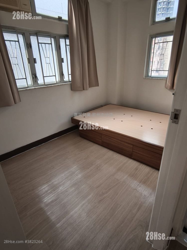 Lee Tak Cheong Mansion Sell 2 Bedrooms , 1 Bathroom 375 ft²
