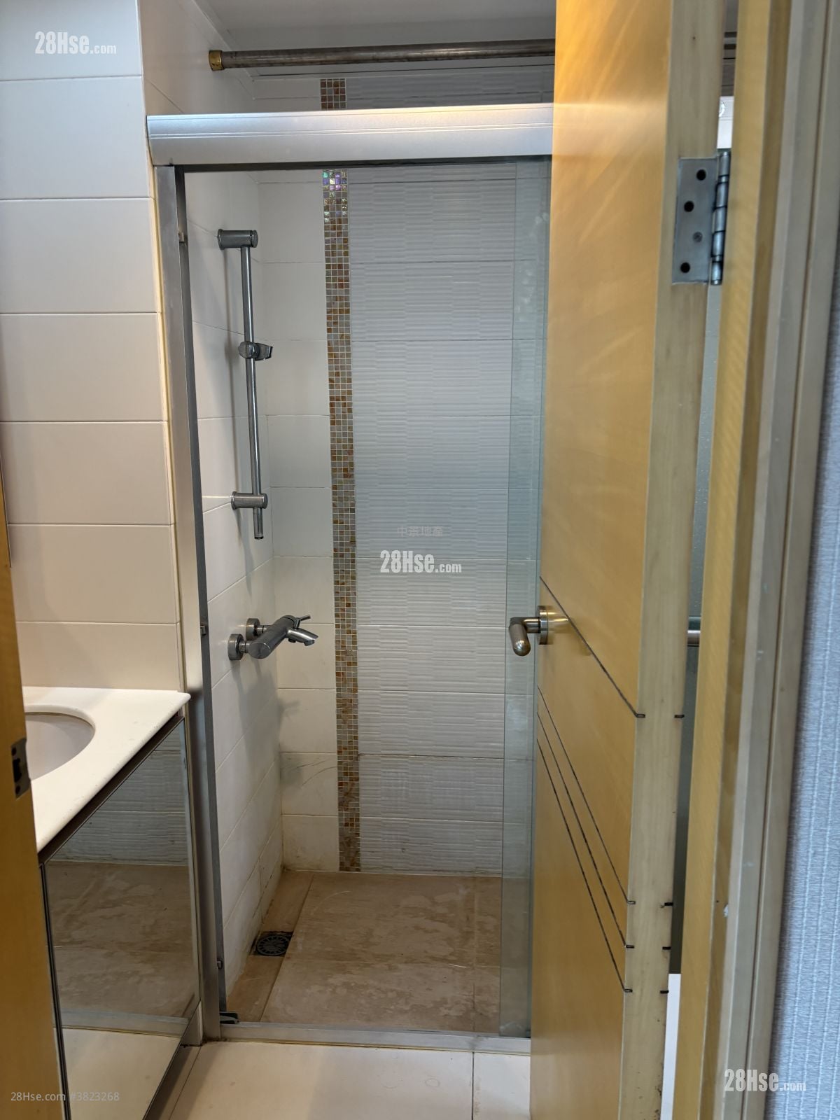 Jubilant Place Sell 5+ Bedrooms , 4 Bathrooms 773 ft²