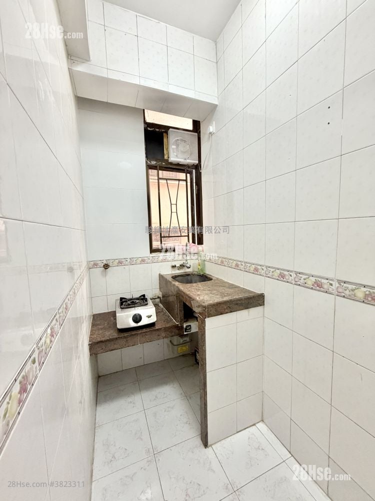 霭华大厦 售盘 2 房 , 1 浴室 321 平方尺