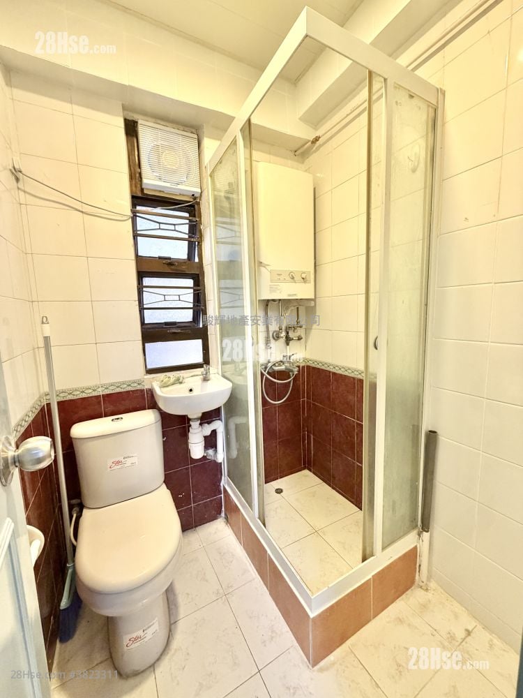 霭华大厦 售盘 2 房 , 1 浴室 321 平方尺