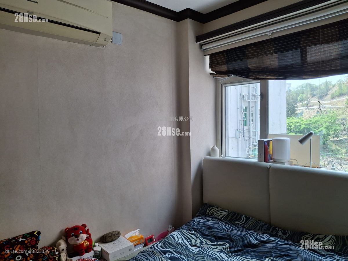 Lederle Garden Sell 2 Bedrooms , 1 Bathroom 410 ft²