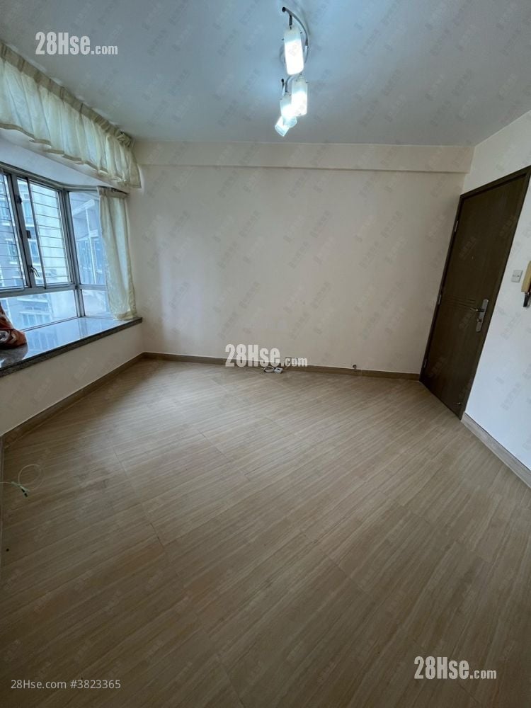 Kingswood Villas Sell 3 Bedrooms , 1 Bathroom 550 ft²