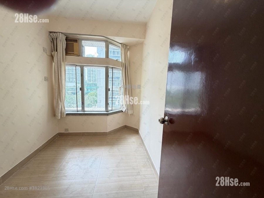 Kingswood Villas Sell 3 Bedrooms , 1 Bathroom 550 ft²