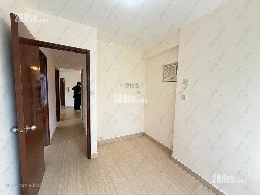 Kingswood Villas Sell 3 Bedrooms , 1 Bathroom 550 ft²