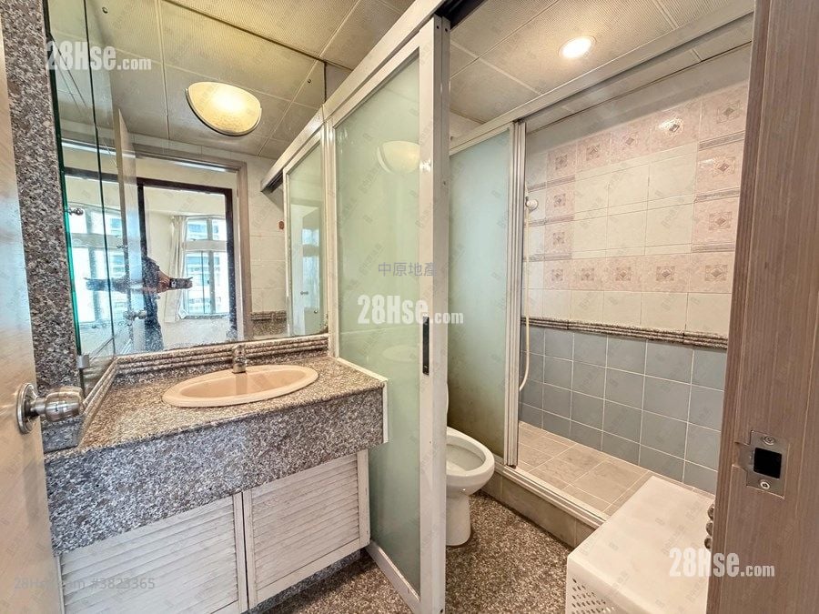 Kingswood Villas Sell 3 Bedrooms , 1 Bathroom 550 ft²