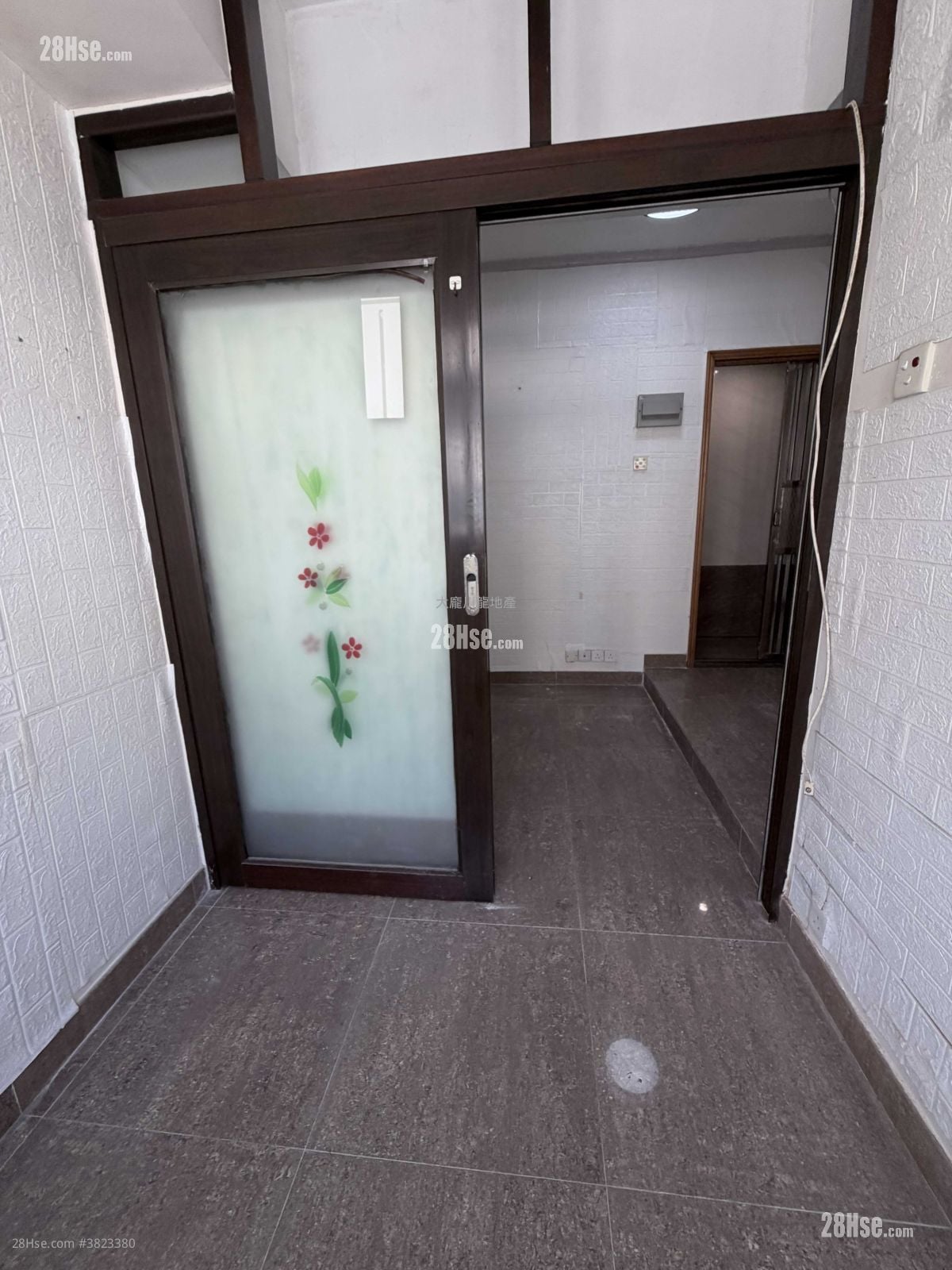 唐楼 租盘 140 平方尺