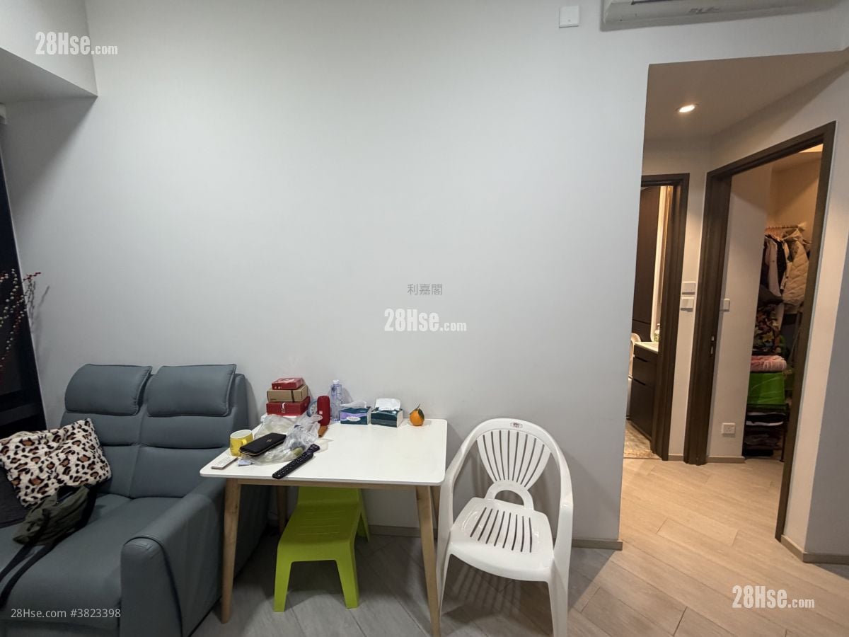 廳: 帝御 售盤 2 房 , 1 浴室 357 平方呎