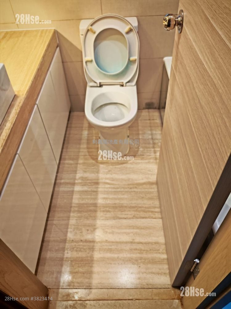 Florient Rise Rental 3 Bedrooms , 2 Bathrooms 774 ft²