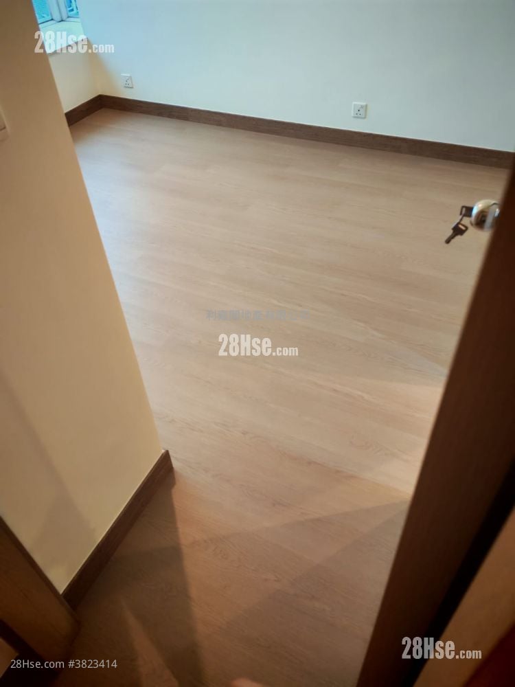 Florient Rise Rental 3 Bedrooms , 2 Bathrooms 774 ft²