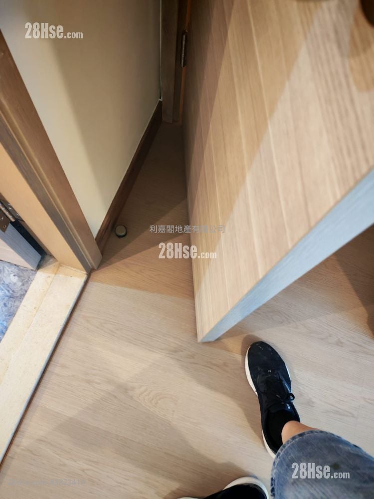 Florient Rise Rental 3 Bedrooms , 2 Bathrooms 774 ft²