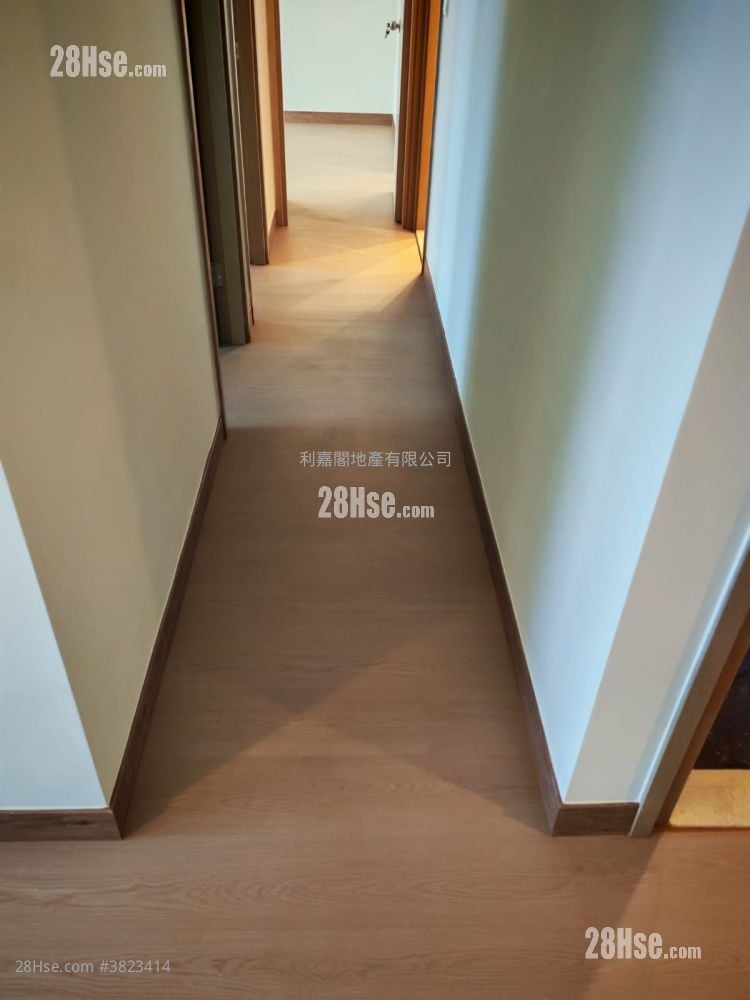 Florient Rise Rental 3 Bedrooms , 2 Bathrooms 774 ft²