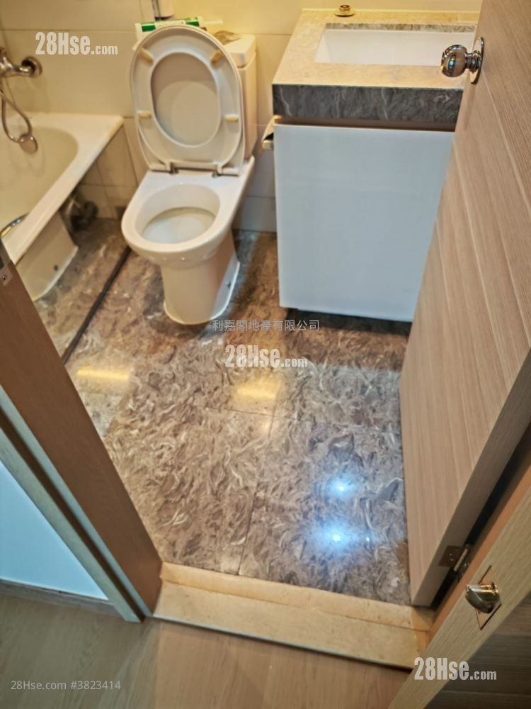 Florient Rise Rental 3 Bedrooms , 2 Bathrooms 774 ft²