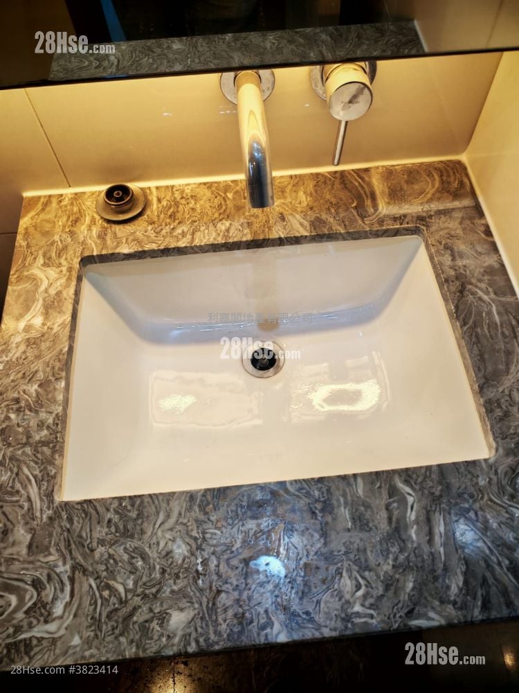 Florient Rise Rental 3 Bedrooms , 2 Bathrooms 774 ft²