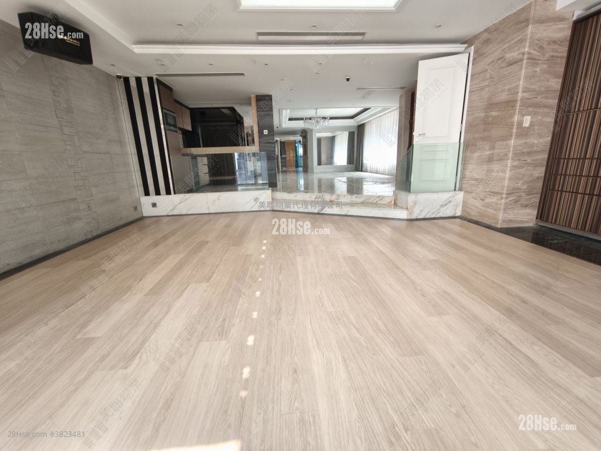 Silver Crest Sell 5+ Bedrooms 3,256 ft²