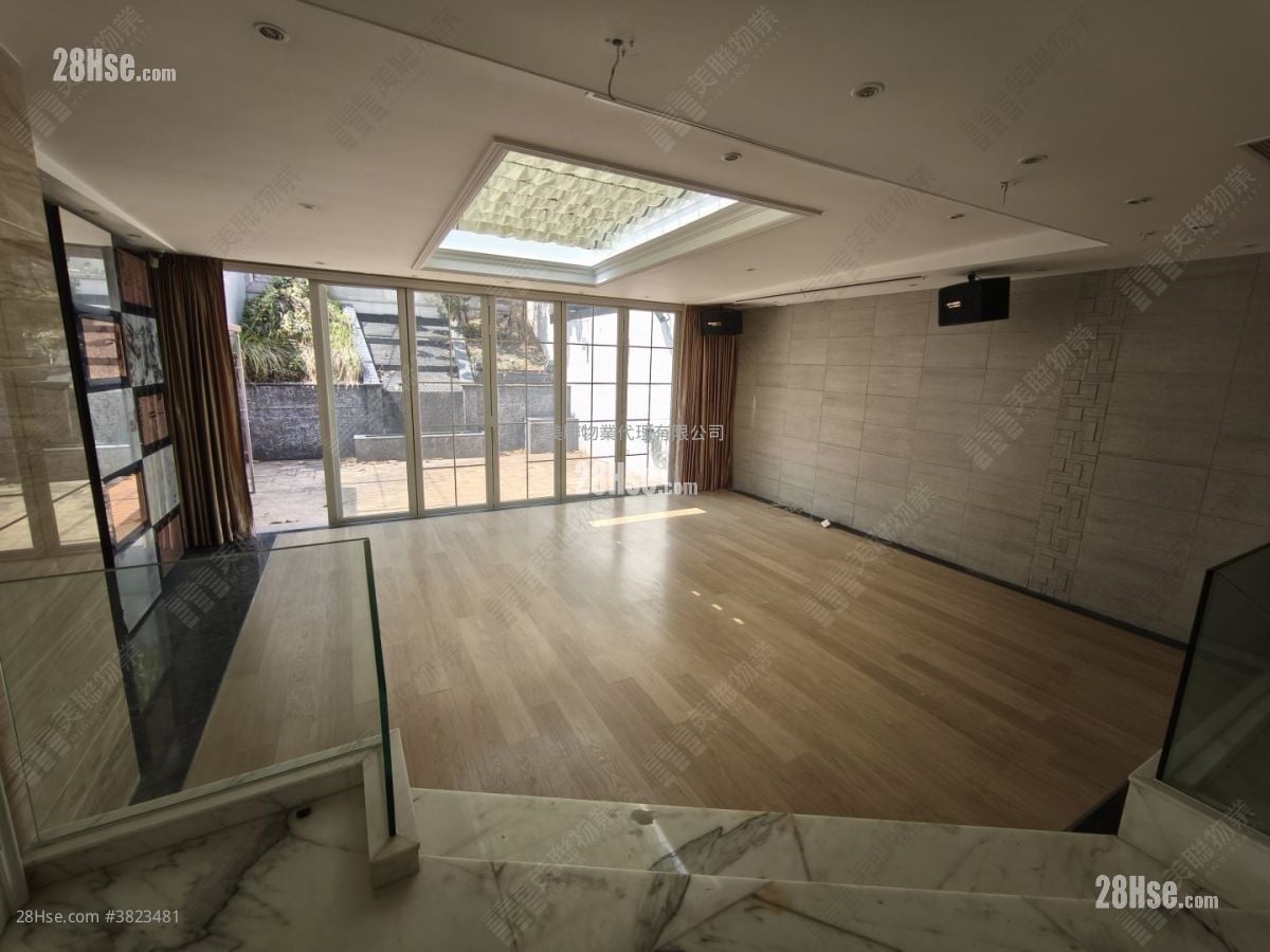 Silver Crest Sell 5+ Bedrooms 3,256 ft²