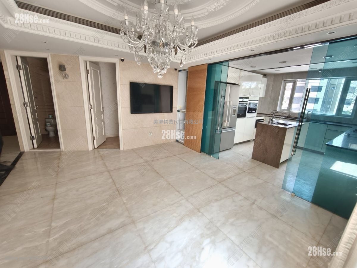 Silver Crest Sell 5+ Bedrooms 3,256 ft²