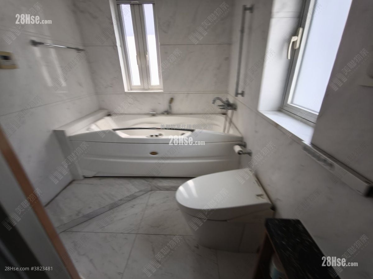 Silver Crest Sell 5+ Bedrooms 3,256 ft²