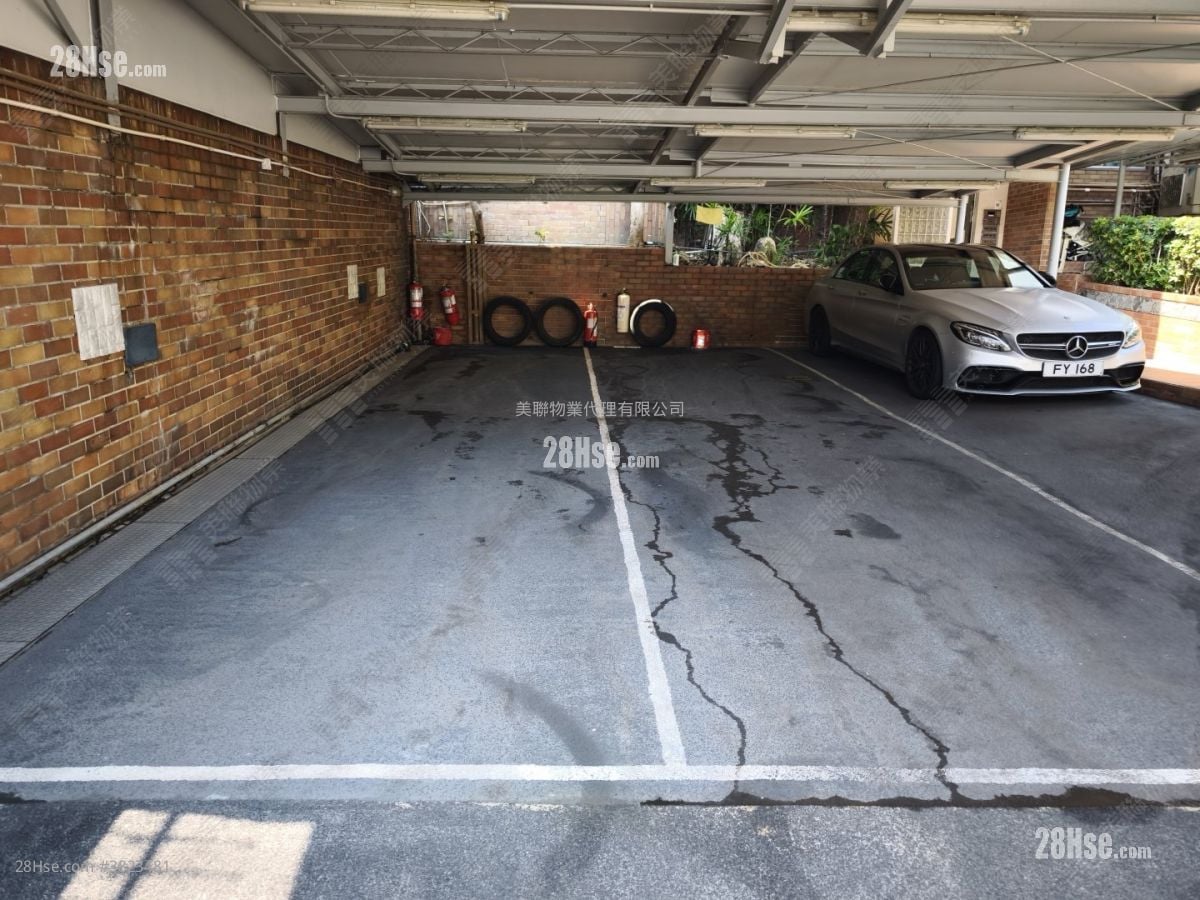 Silver Crest Sell 5+ Bedrooms 3,256 ft²