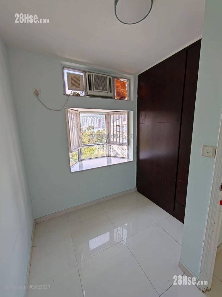 主人房: 海濱花園 售盤 3 房 , 1 浴室 583 平方呎