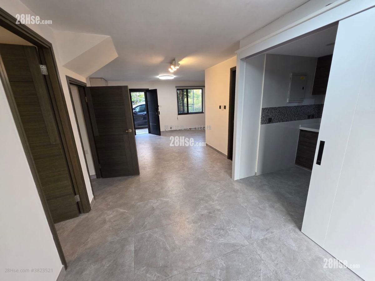 Village Rental 4 Bedrooms , 3 Bathrooms 1,300 ft²