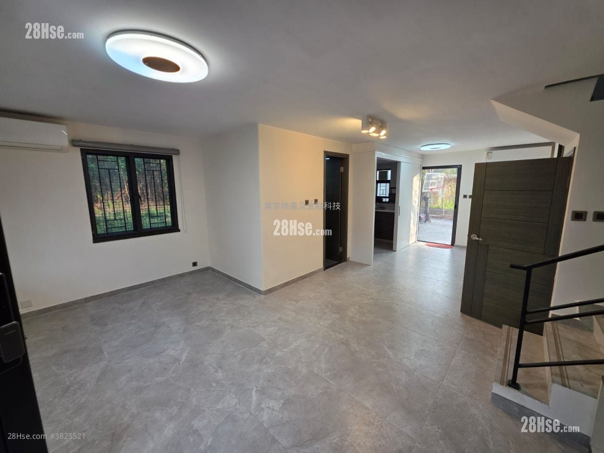 Village Rental 4 Bedrooms , 3 Bathrooms 1,300 ft²