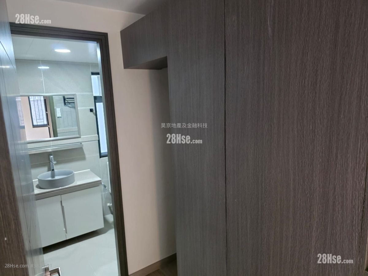 Village Rental 4 Bedrooms , 3 Bathrooms 1,300 ft²