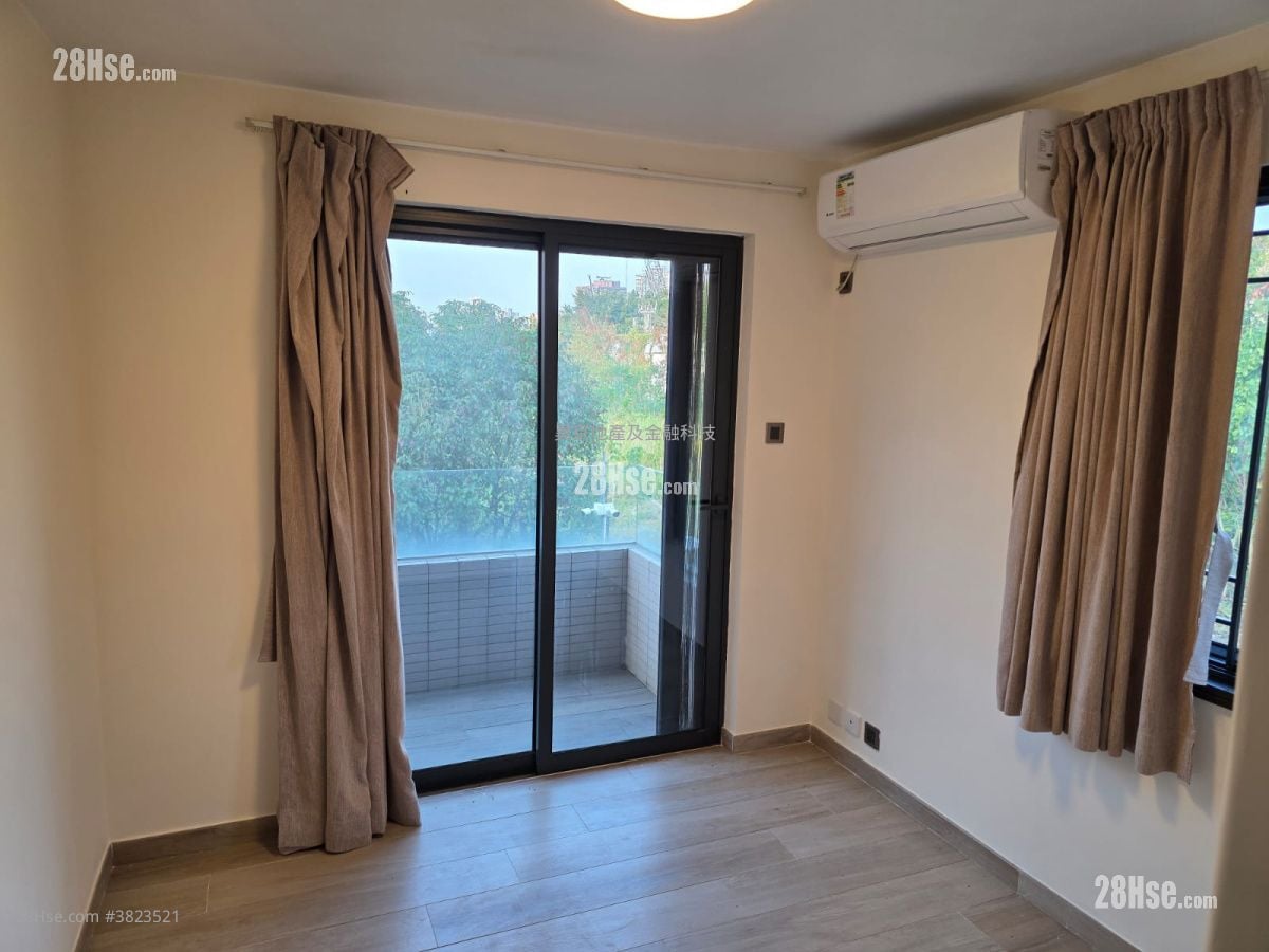 Village Rental 4 Bedrooms , 3 Bathrooms 1,300 ft²