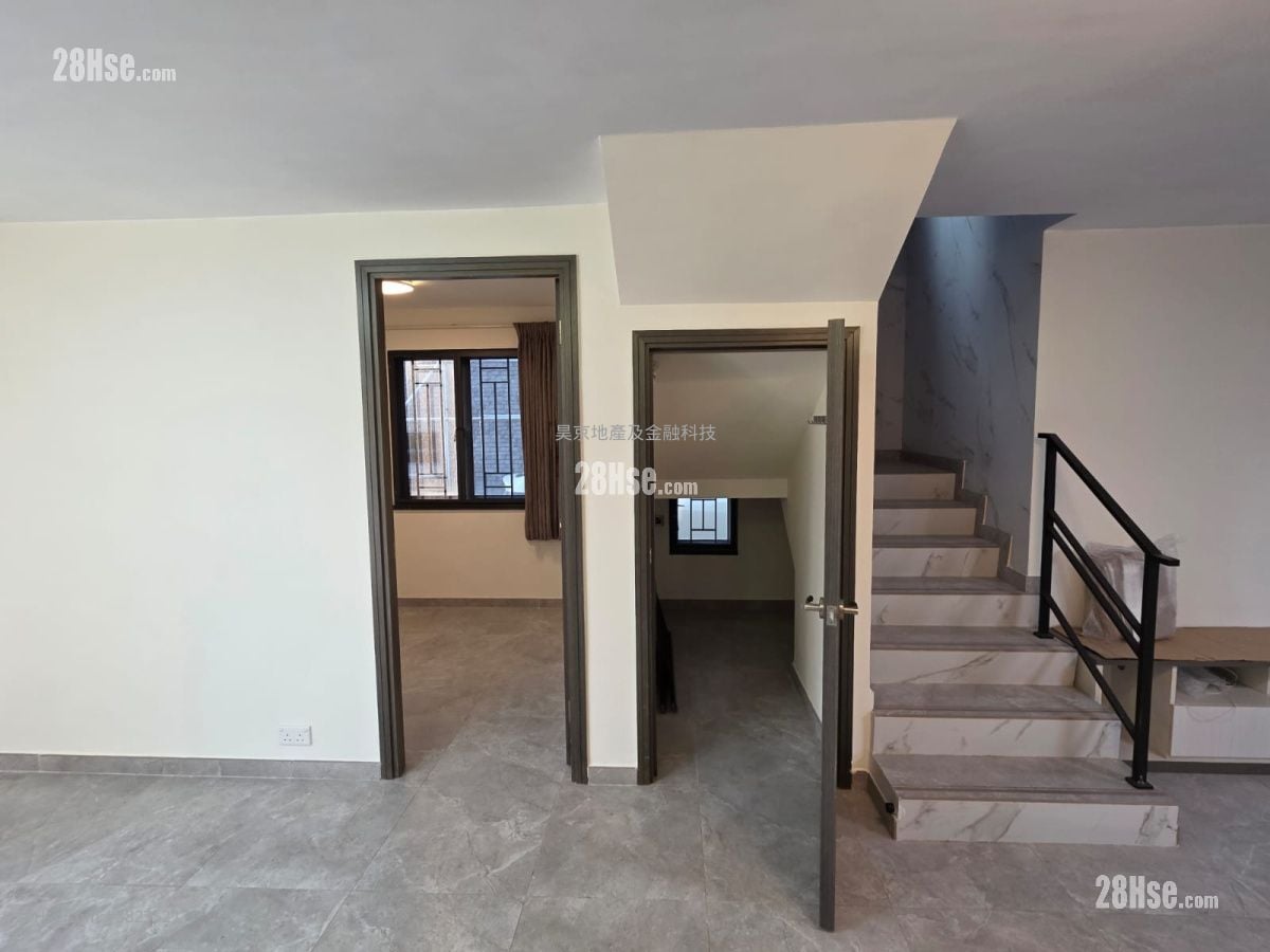 Village Rental 4 Bedrooms , 3 Bathrooms 1,300 ft²