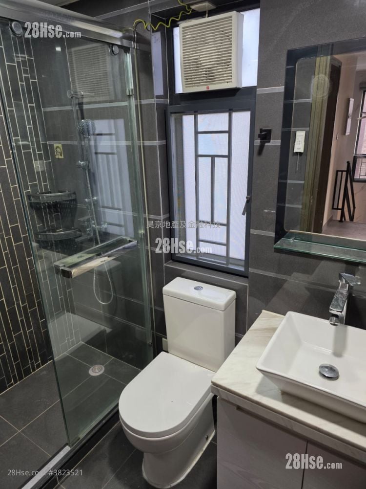 Village Rental 4 Bedrooms , 3 Bathrooms 1,300 ft²