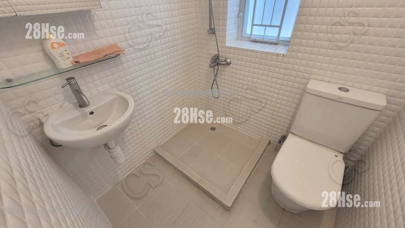 Nan Fung Sun Chuen Rental 3 Bedrooms , 1 Bathroom 570 ft²